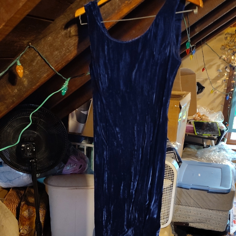 Chic Velvet Dress in Deep Blue